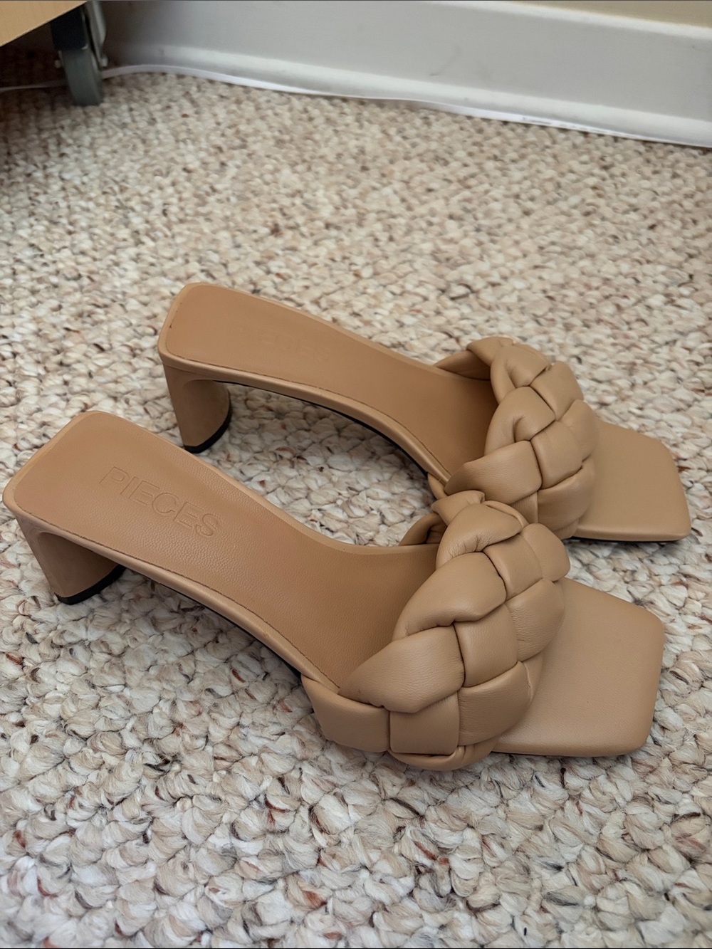 PIECES PCJESSIE SANDAL SQUARE TOES BRAIDED UPPER TAN/BEIGE IN SIZE 38